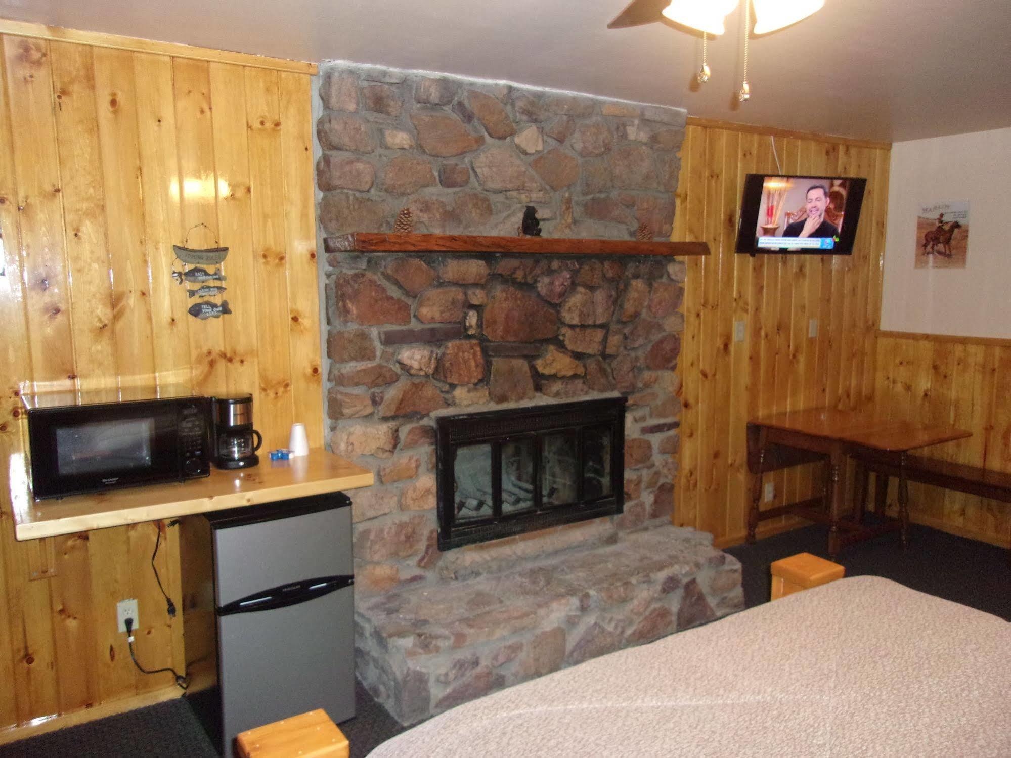 ביג בר לייק Embers Lodge & Cabins מראה חיצוני תמונה